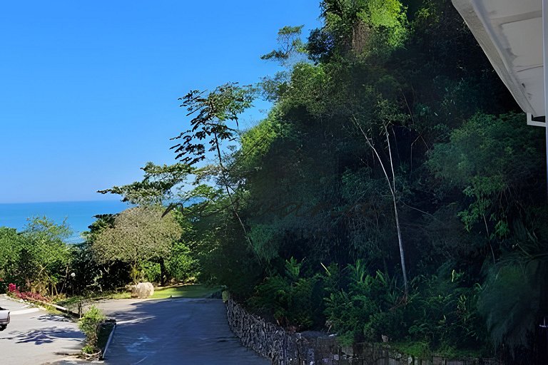 Casa Serena Condomínio de frente para a praia