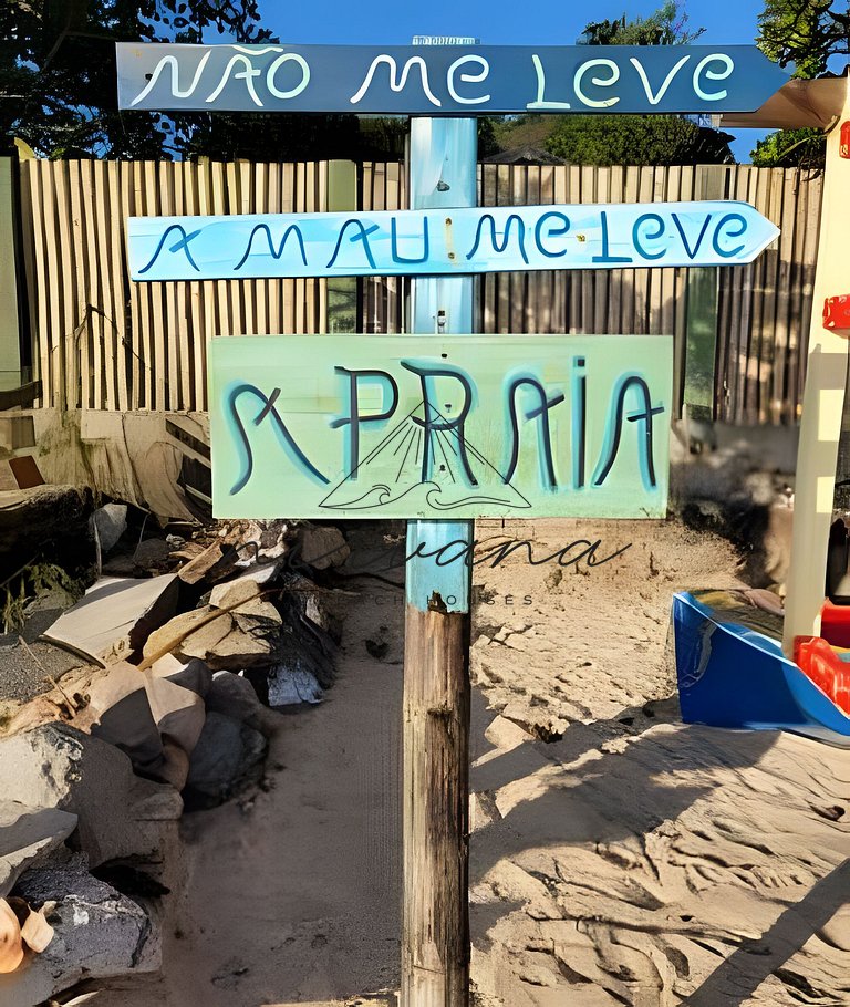 Casa Serena Condomínio de frente para a praia