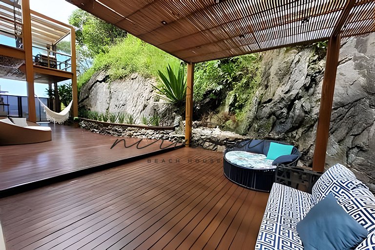 Casa Canto em Condomínio de frente para a praia