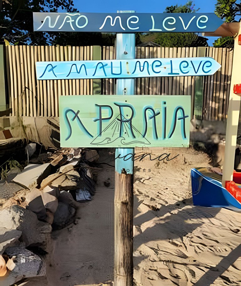 Casa Canto em Condomínio de frente para a praia